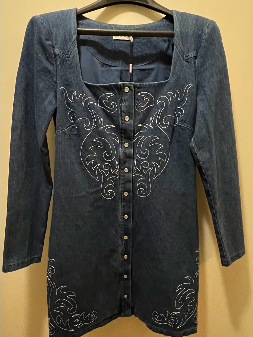 Avec Les Filles Western Embroidered Denim Snap Front Mini Dress Size 6 NWT - Picture 4 of 13